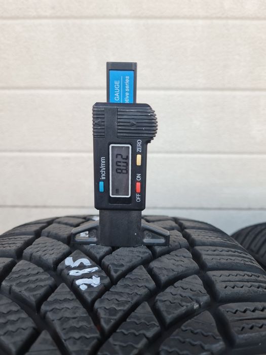 Зимни гуми 4 броя BRIDGESTONE BLizzak  LM005 215 60 R16 дот 2024