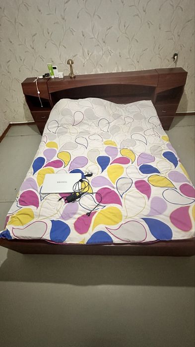 Спалный мебель сотилади