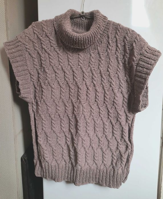 Вязаные безрукавки