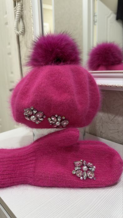 Продам компллект берет и варежки