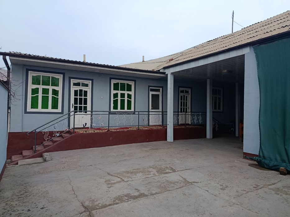 Uy sotiladi.   Xolati yaxshi