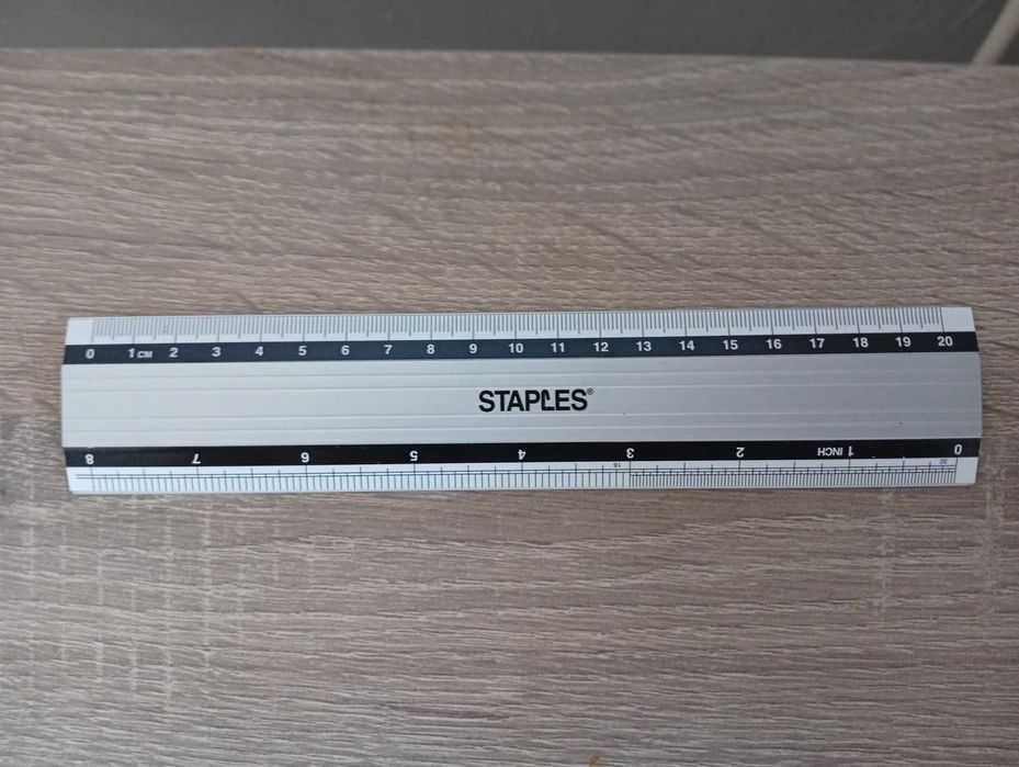 10 броя висококачествени алуминиеви линийки STAPLES
