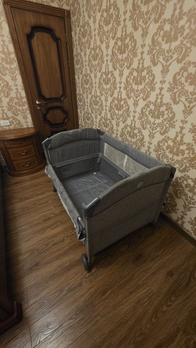 Детская кровать-манеж в отличном состоянии