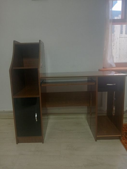 Продам стол компьютерный б/у