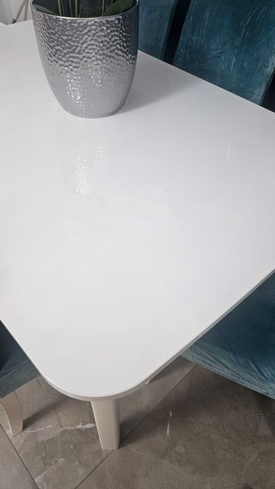 Vând set masă extensibilă și 6 scaune