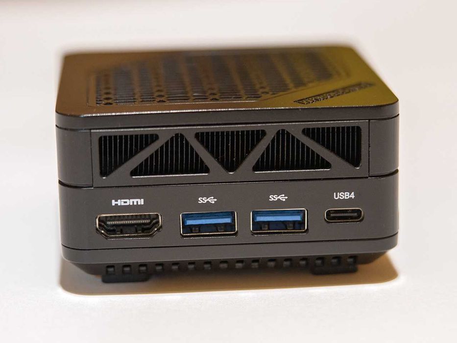 Mini PC Minisforum EM680 32GB DDR5 1TB M.2 SSD