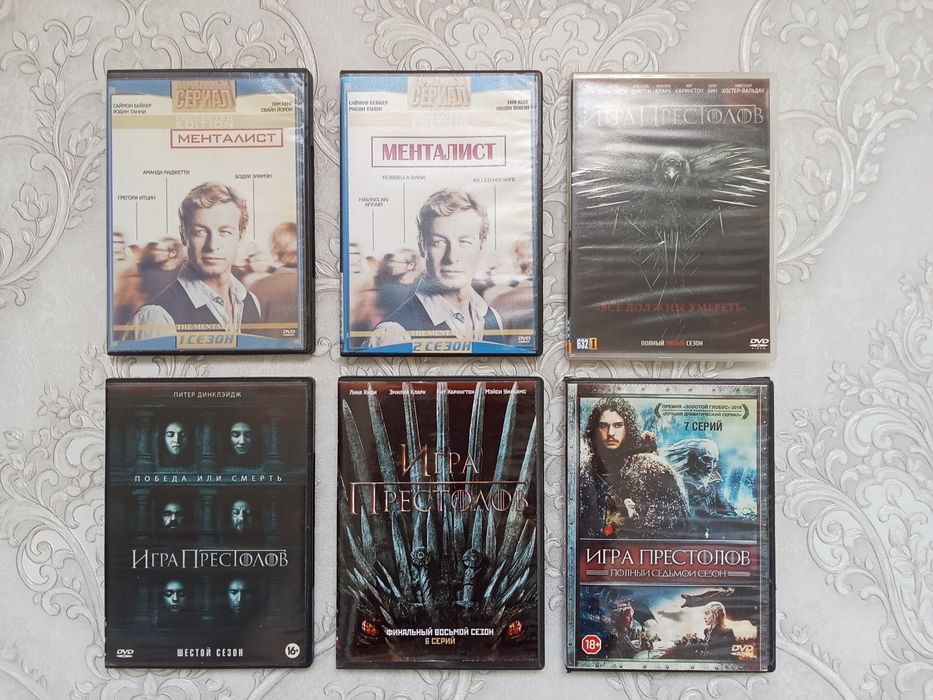 Диски с фильмами и сериалами