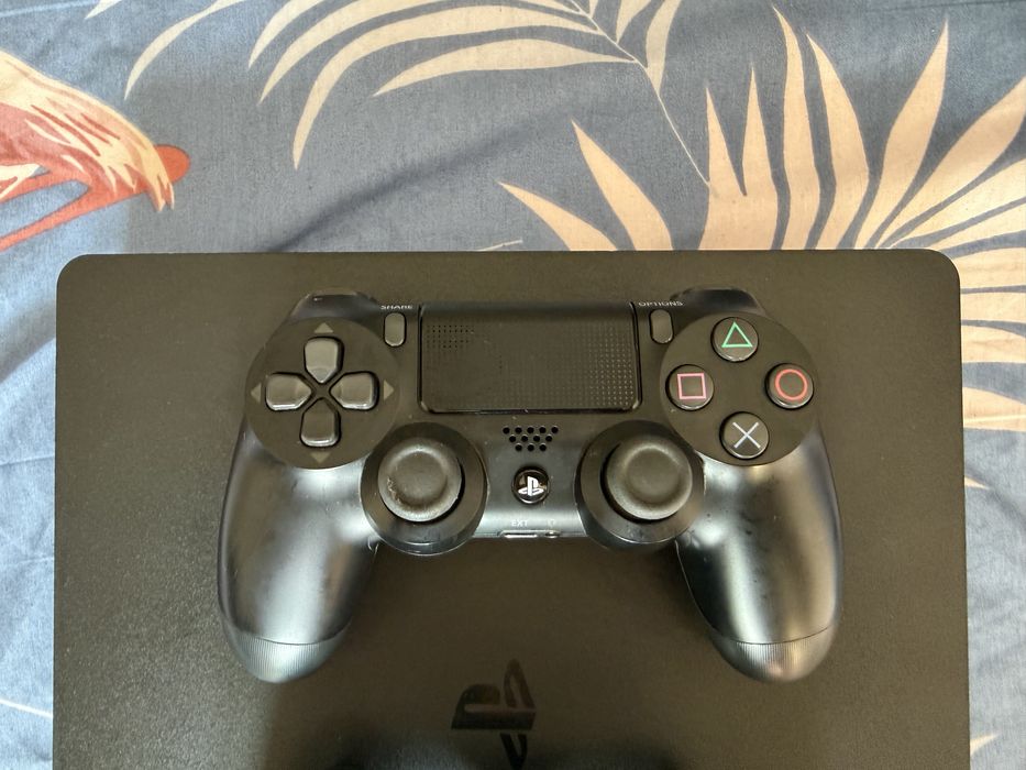 PS4 Slim 1 tb Като нов