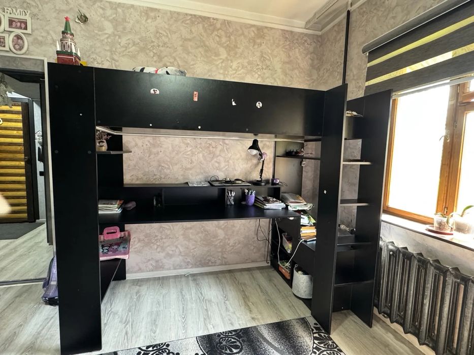 Продам кровать со столом