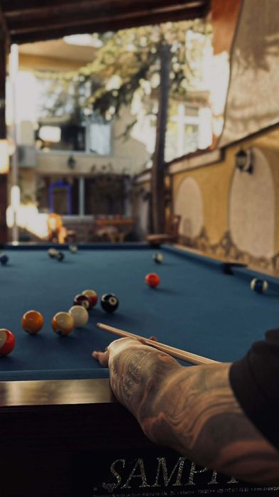 Билярдна маса в отлично състояние + бонус резервни топки