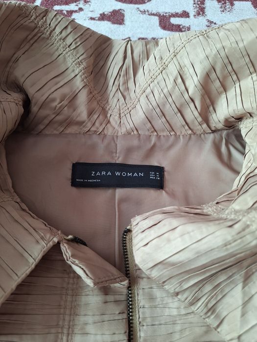 Продам ветровку женскую