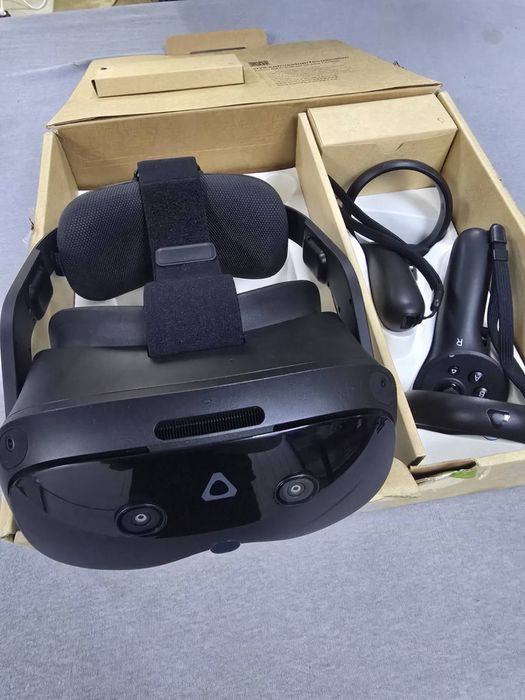 HTC Vive Focus Vision VR