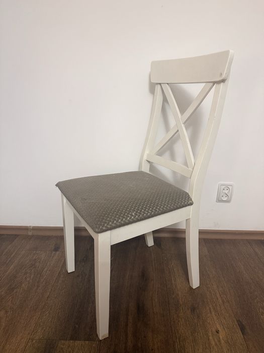 Продам белые стулья б/у