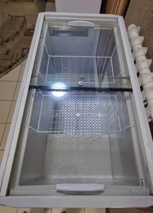 Продам морозильную витрину