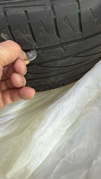 Резина шины Б У стояла на лексусе ис 250
