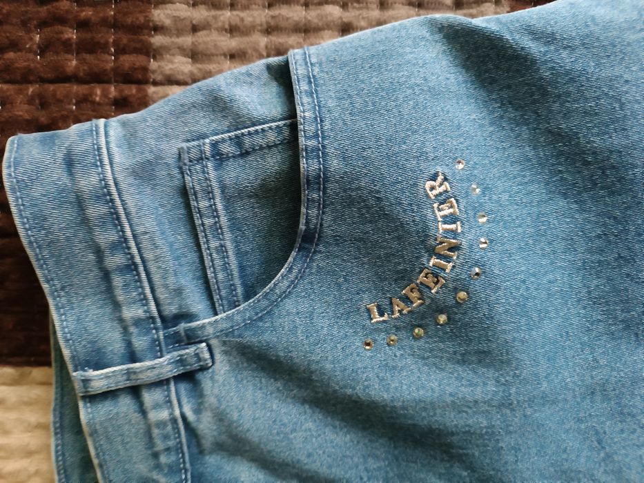 Джинсы клёш голубые.