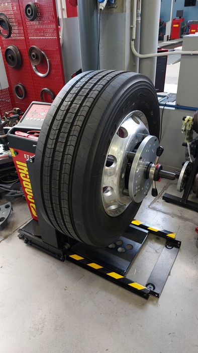 CORGHI - ET 1450  Електронна баланс машина за товарни автомобили