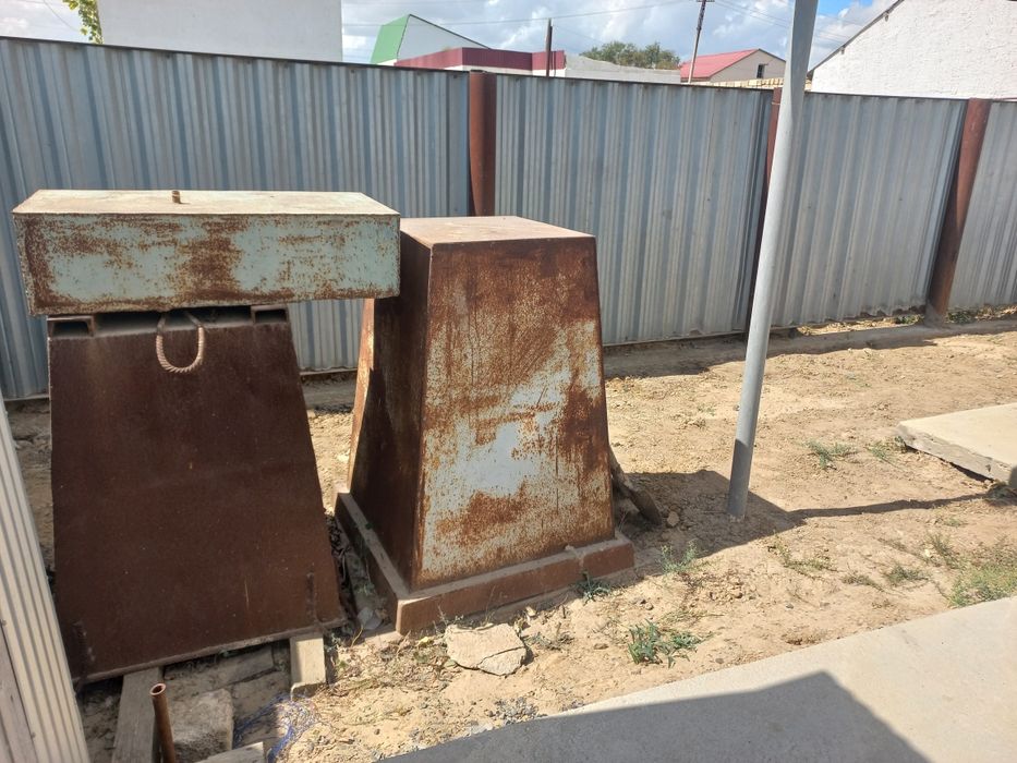 Контейнеры для мусора.