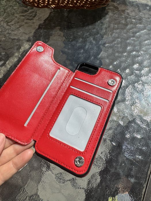 Чехлы на айфон 8