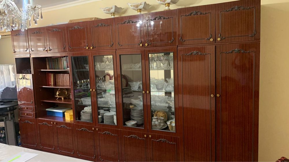 Стенка для зала +12 шт стулья+ компьютерный стол