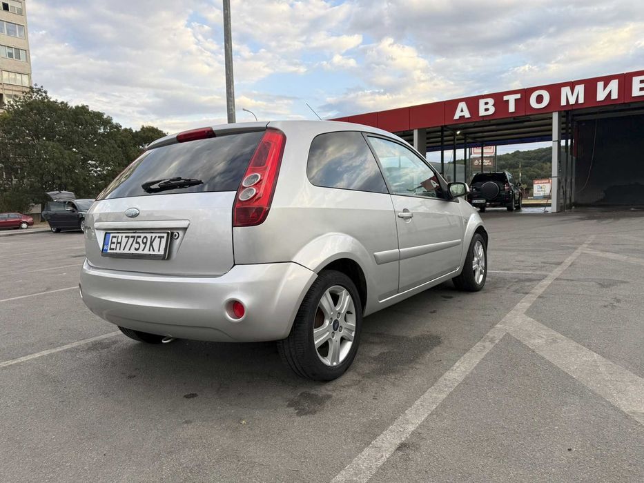 Ford Fiesta 1.25 бензин, 2008 г.