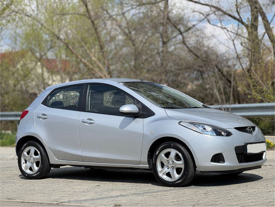 Mazda 2 - 1.4 benzina - 4 usi + Klima - Impecabila - Km putini
