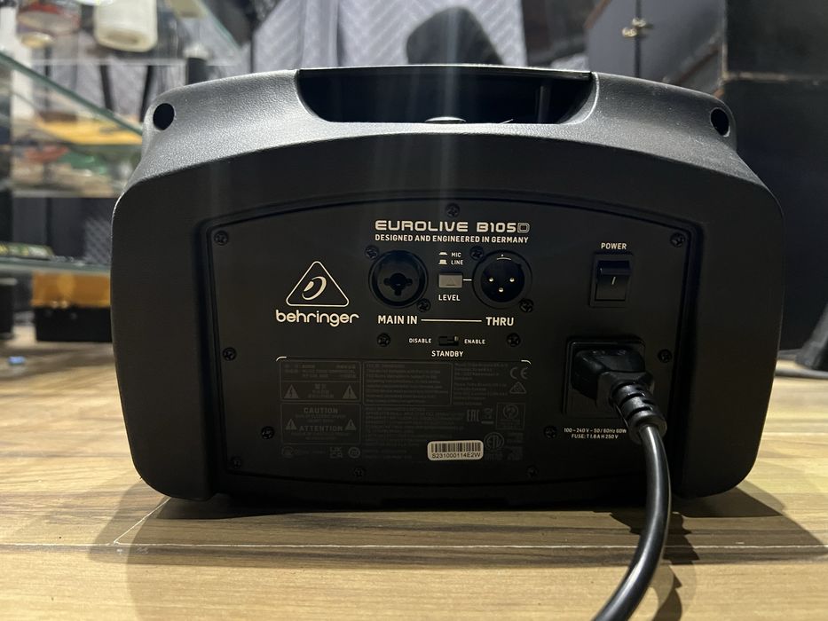 Активен монитор Behringer Eurolive B105D Моля, четете описанието