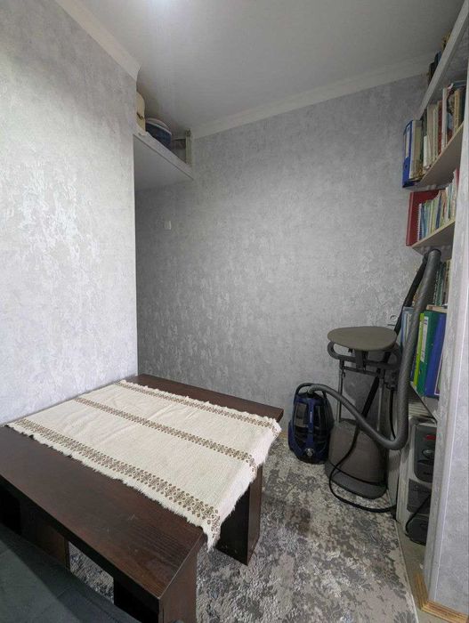 Срочно! Продаю 4+1/5/5 на улице БИЙ 3 минуты до метро