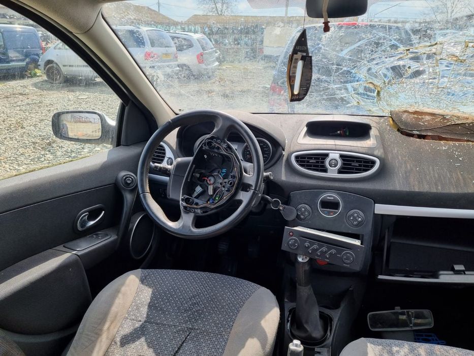 Dezmembrari  Renault CLIO 3  2005  > 0000 1.4 16V Benzina