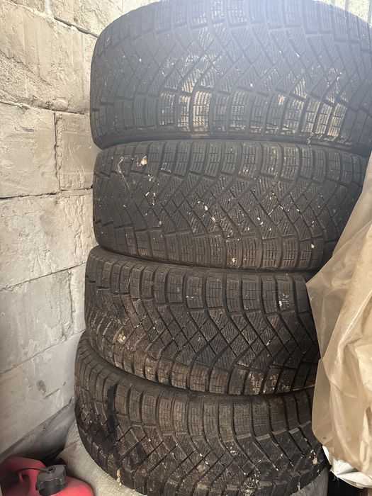 Зимние шины Pirelli 245/45/R19