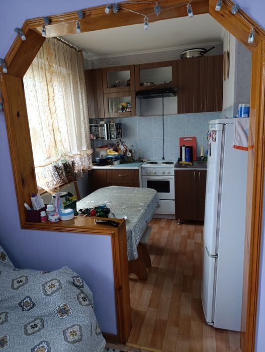 Продам двух комнатную квартиру .