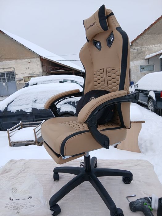 Scaun de gaiming cu vibrați