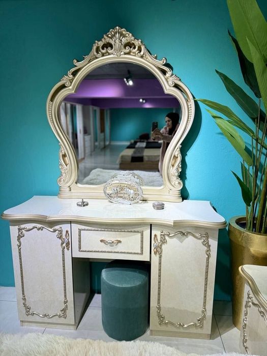 Mebel Spalni garnitur usta