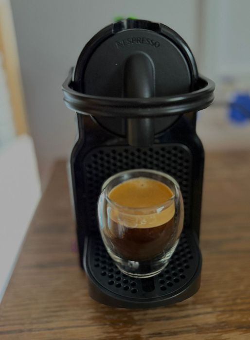 Espressor Nespresso Inissia Negru – ca nou