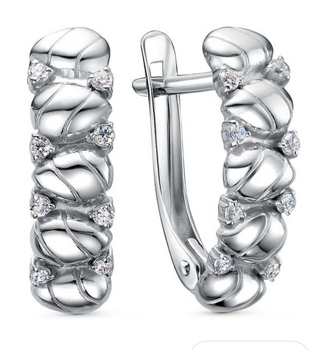 Серебряные серьги продам новые,