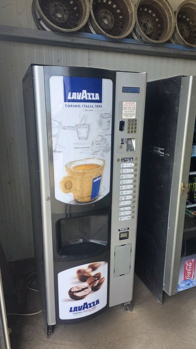 Двойна вендинг машина