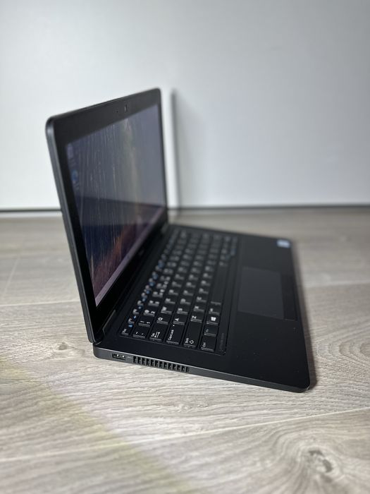 Vând Dell Latitude E5270 – Super Mic & Ușor (doar 1.5 kg) i5 8GB