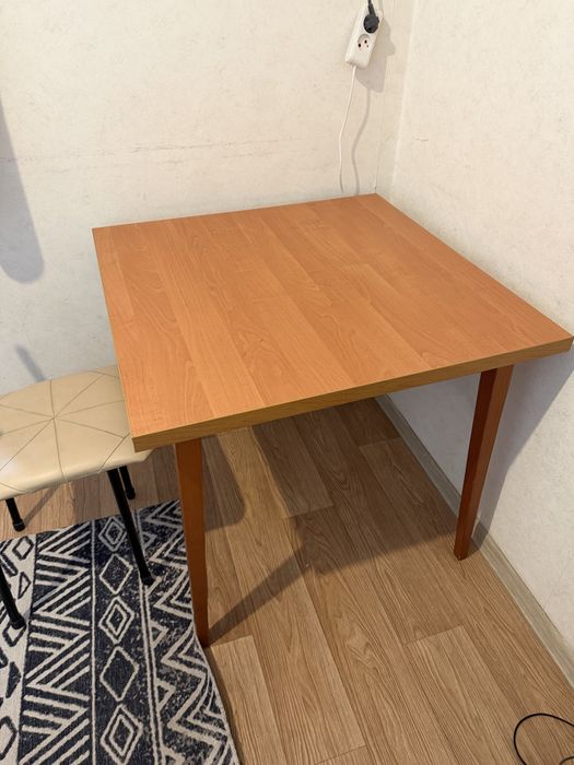 Стол, с 4 стульями