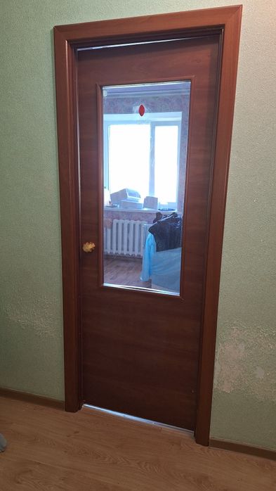 Есік сатылады, Двери