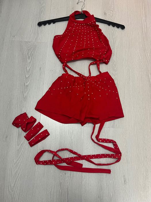 costum de gimnastica cu pietricele