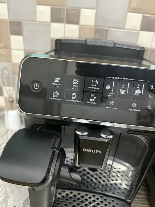 Кофемашина Philips LatteGo EP3241