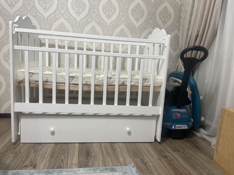 Детский кровать.