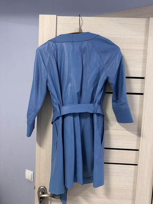 Продам плащ кожаный р-р 42