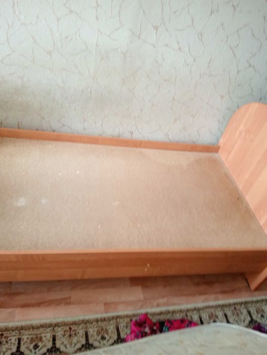 Шкаф и кровать отдам даром