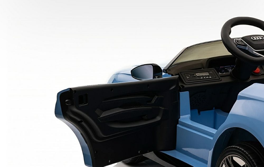 AUDI RS e-tron синя