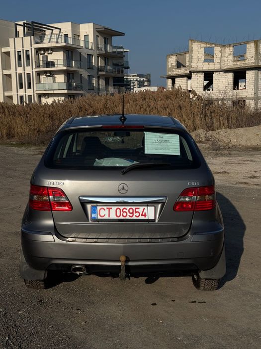 Mercedes-Benz b180