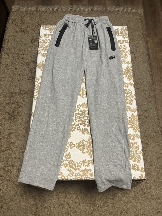 Pantaloni nike tech