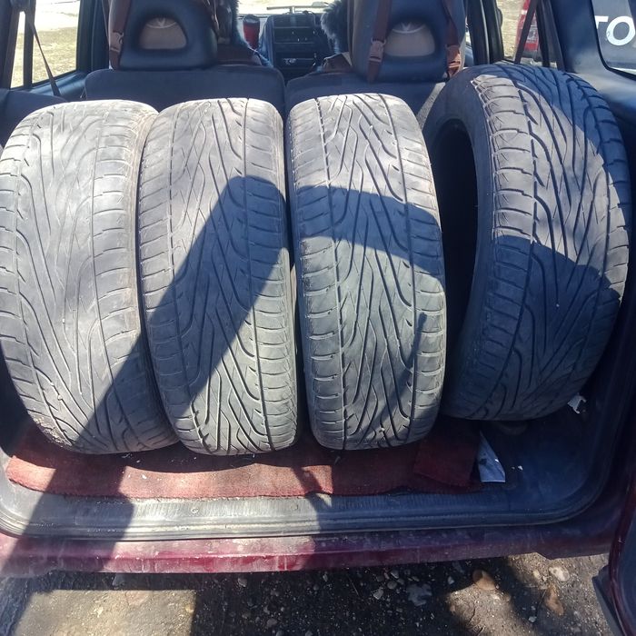 Продам шины Maxxis