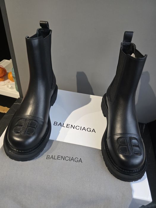 Ghete din piele Balenciaga marimi 37 38 39 Noi