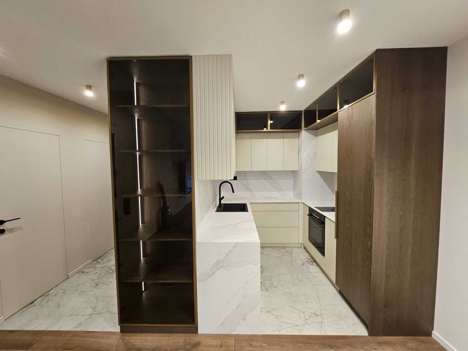 Дава се под наем Двустаен апартамент в София, Зона Б-5-3 - 81 кв.м за 428.91 € - Снимка #2